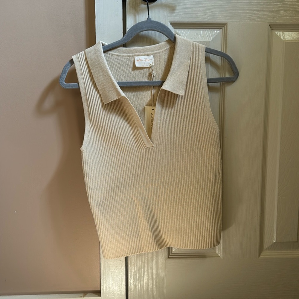 Ribbed collared tank